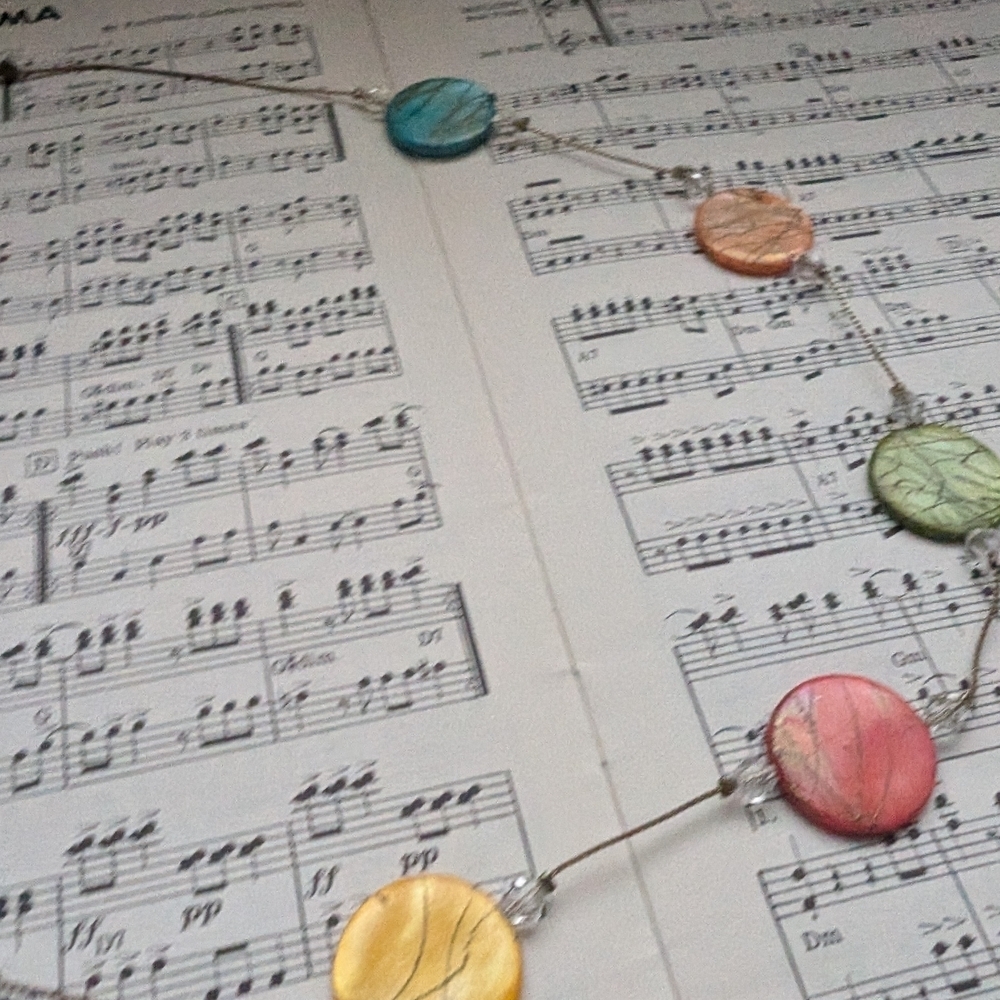 Multicolor Shell Necklace - Picture 3 of 6